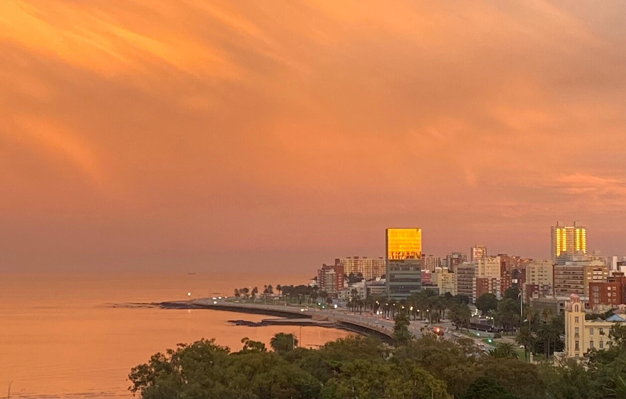 amanece en montevideo (reflejos).jpg