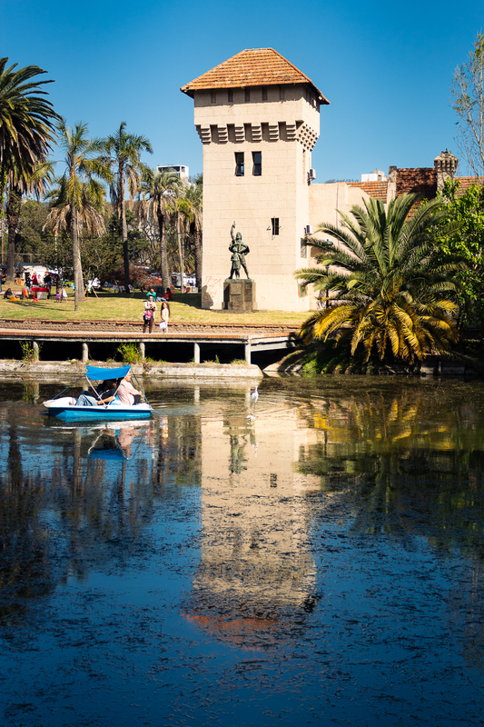 Lago y Castillo del Parque Rodo.jpg